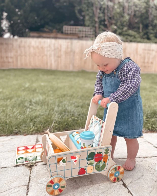 Melissa & Doug Wooden Shape Sorting Grocery Cart 6 Melissa & Doug Wooden Shape Sorting Grocery Cart - Image 6