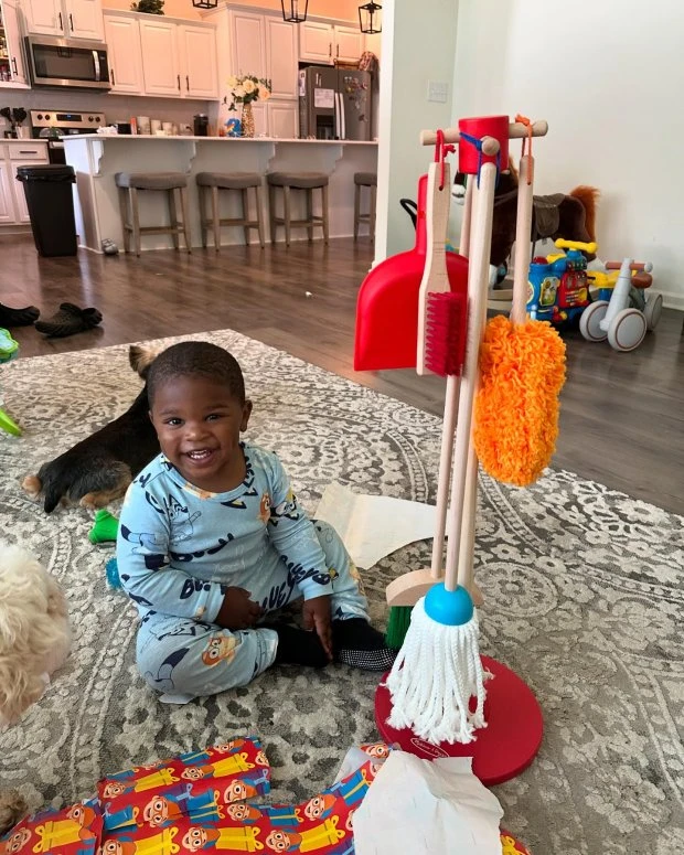 Melissa & Doug Dust! Sweep! Mop! 6-Piece Pretend Play Cleaning Set 18 Melissa & Doug Dust! Sweep! Mop! 6-Piece Pretend Play Cleaning Set - Image 18