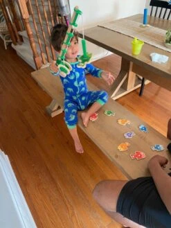 Melissa & Doug Catch & Count Magnetic Fishing Game -Melissa & Doug Shop 620 28