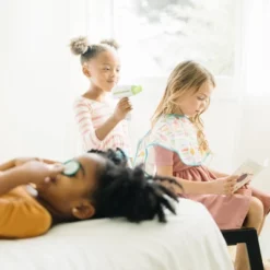 Melissa & Doug LOVE YOUR LOOK - Salon & Spa Play Set -Melissa & Doug Shop GUEST f937107d 5cc2 421e b81c eabe52b25903